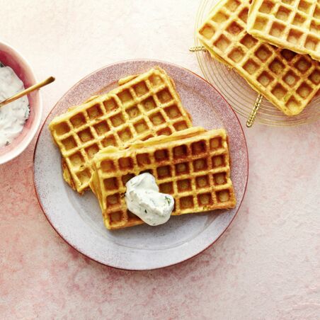 Kartoffelwaffeln mit Kräuterdip Kartoffelwaffeln mit Kräuterdip