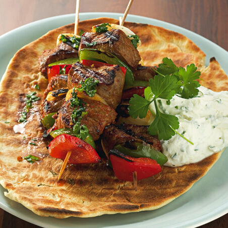 Lamm-Souflaki mit Joghurtsauce Lamm-Souflaki mit Joghurtsauce