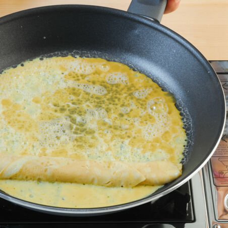 Nigiri-Sushi mit Omelett Nigiri-Sushi mit Omelett