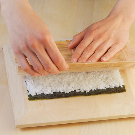 Ura-Maki mit krosser Lachshaut Ura-Maki mit krosser Lachshaut