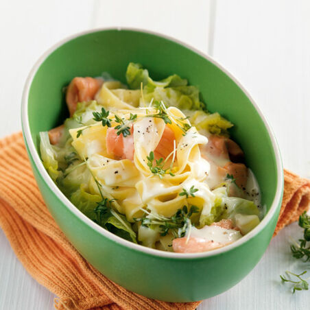 Chinakohlnudeln mit Lachssahne Chinakohlnudeln mit Lachssahne