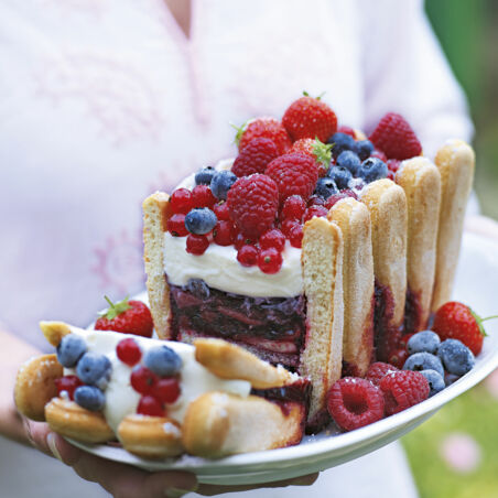 Beerenterrine mit Dickmilchcreme Beerenterrine mit Dickmilchcreme