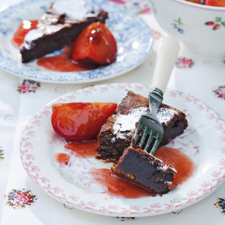Olivenöl-Schoko-Kuchen mit Portweinpflaumen Olivenöl-Schoko-Kuchen mit Portweinpflaumen