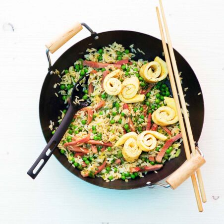 Bratreis mit Erbsen und Omelett Bratreis mit Erbsen und Omelett