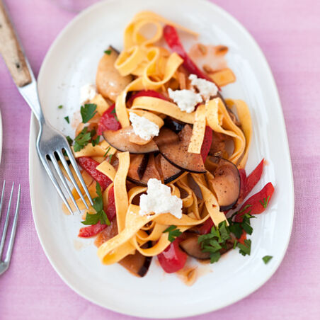 Auberginen-Paprika-Nudeln Auberginen-Paprika-Nudeln