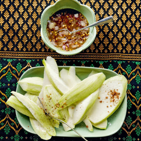 Grüne Mango mit süßem Chili-Dip (Nam Jim Mamuang Pla Waan) Grüne Mango mit süßem Chili-Dip (Nam Jim Mamuang Pla Waan)