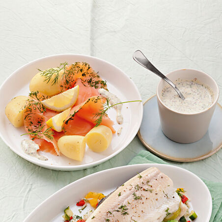 Graved Lachs mit Senf-Dill-Sauce und Pellkartoffeln Graved Lachs mit Senf-Dill-Sauce und Pellkartoffeln