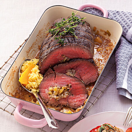 Fruchtig gefüllter Rinderbraten auf Orangenreis Fruchtig gefüllter Rinderbraten auf Orangenreis