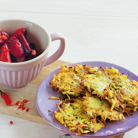 Zucchini-Kartoffel-Puffer mit pikantem Pflaumenkompott Zucchini-Kartoffel-Puffer mit pikantem Pflaumenkompott