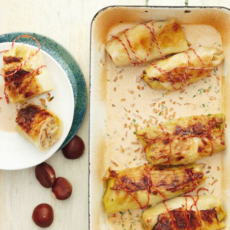 Kohlrouladen mit Brot-Maronen-Füllung Kohlrouladen mit Brot-Maronen-Füllung