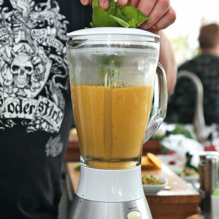 Scharfe Kokos-Blumenkohl-Suppe Scharfe Kokos-Blumenkohl-Suppe