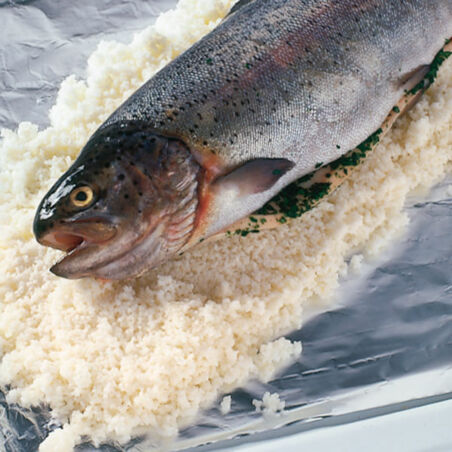 Lachsforelle in Salzkruste Lachsforelle in Salzkruste