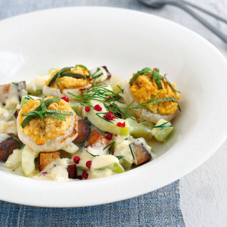 Gebackener Rettich mit Gurkenrahmgemüse Gebackener Rettich mit Gurkenrahmgemüse