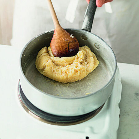 Brandteigwaffeln mit Beerengrütze Brandteigwaffeln mit Beerengrütze