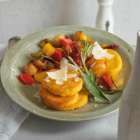 Polenta-Plätzchen mit mediterranem Gemüse Polenta-Plätzchen mit mediterranem Gemüse
