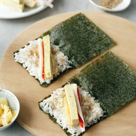 Temaki-Sushi mit »Kaviar« und Wasabi-Tofu Temaki-Sushi mit »Kaviar« und Wasabi-Tofu