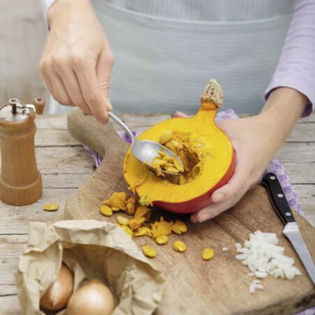 Kürbis-Spinat-Suppe mit Klößchen Kürbis-Spinat-Suppe mit Klößchen