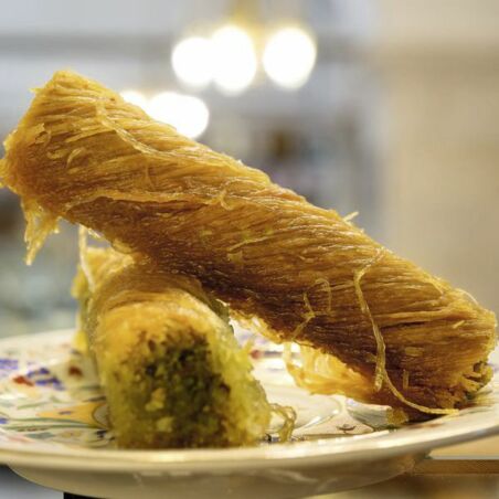 GEFÜLLTE FADENTEIGRÖLLCHEN GEFÜLLTE FADENTEIGRÖLLCHEN