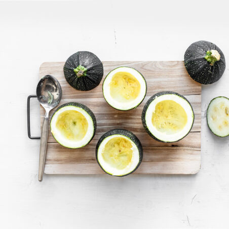 Gefüllte Zucchini auf Tomatenreis Gefüllte Zucchini auf Tomatenreis