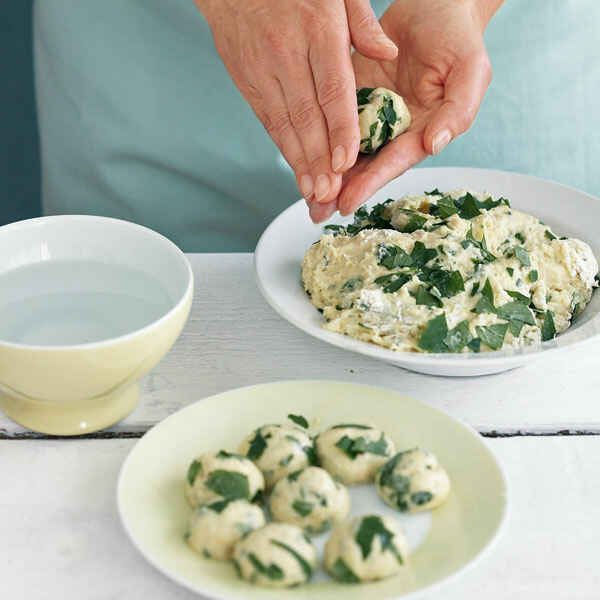 Melde-Gnocchi mit Haselnussbutter Rezept | Küchengötter