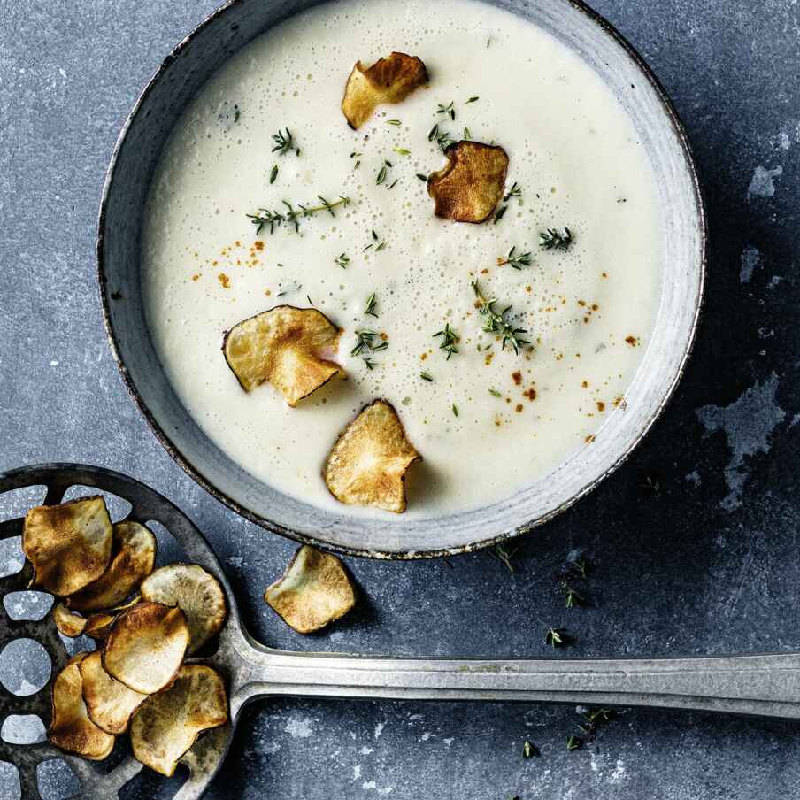 Topinambursuppe mit selbst gemachten Chips Rezept | Küchengötter