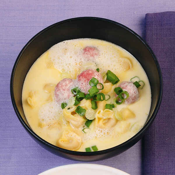 Schnelle Käsesuppe mit Tortellini Rezept | Küchengötter