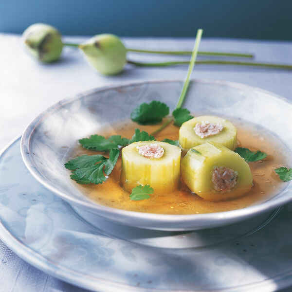 Suppe mit gefüllten Gurken Rezept | Küchengötter