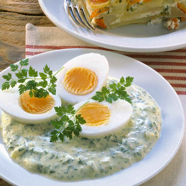 Eier mit grüner Kräutersauce Rezept | Küchengötter