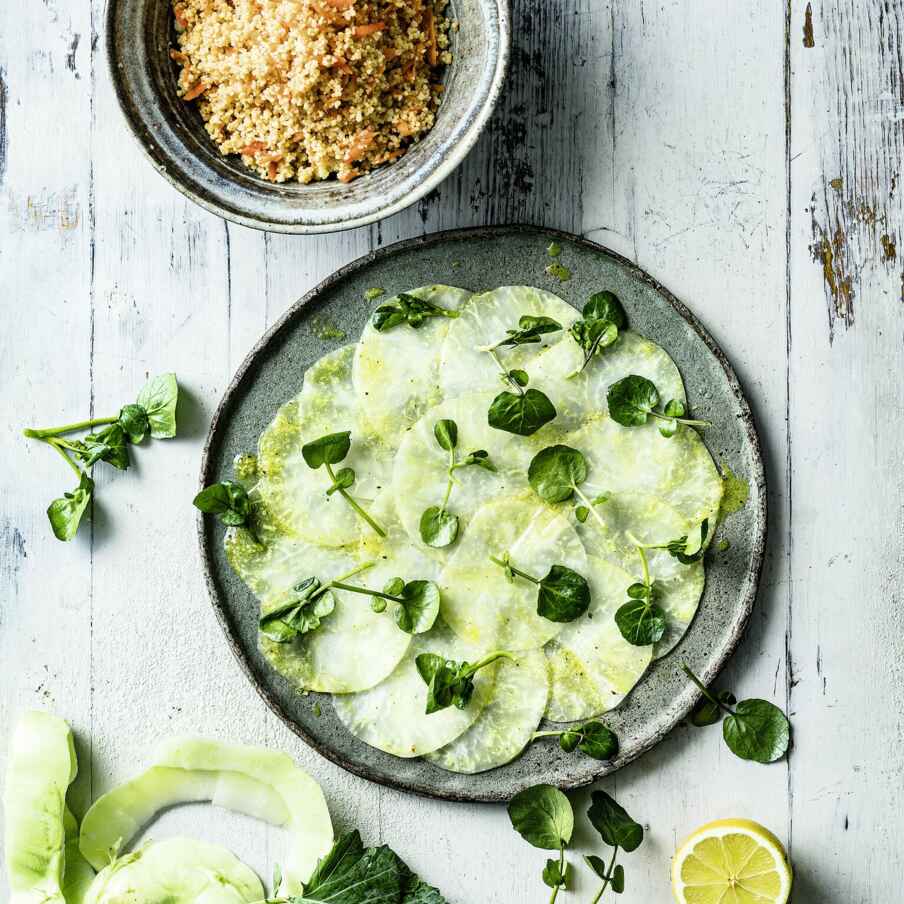 Kohlrabi-Carpaccio mit Kräuter-Couscous Rezept | Küchengötter