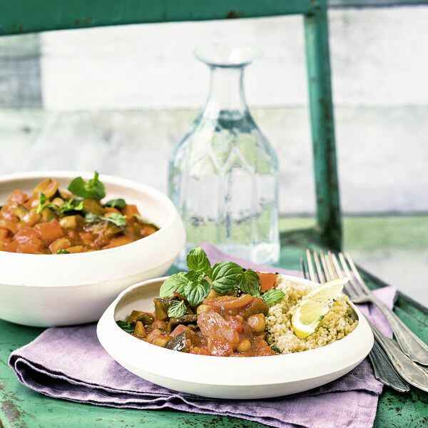 Marokkanische Gemüse-Tajine mit Couscous Rezept | Küchengötter