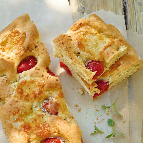 Focaccia mit Kartoffeln, Kirschtomaten und Oregano Rezept | Küchengötter