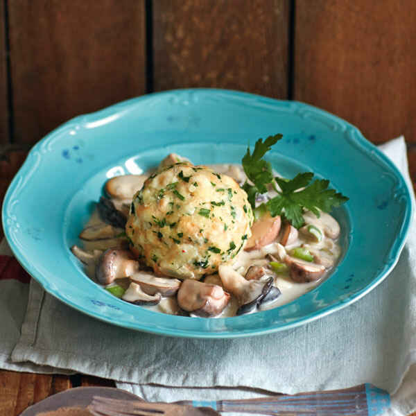 Semmelknödel mit Pilzragout Rezept | Küchengötter