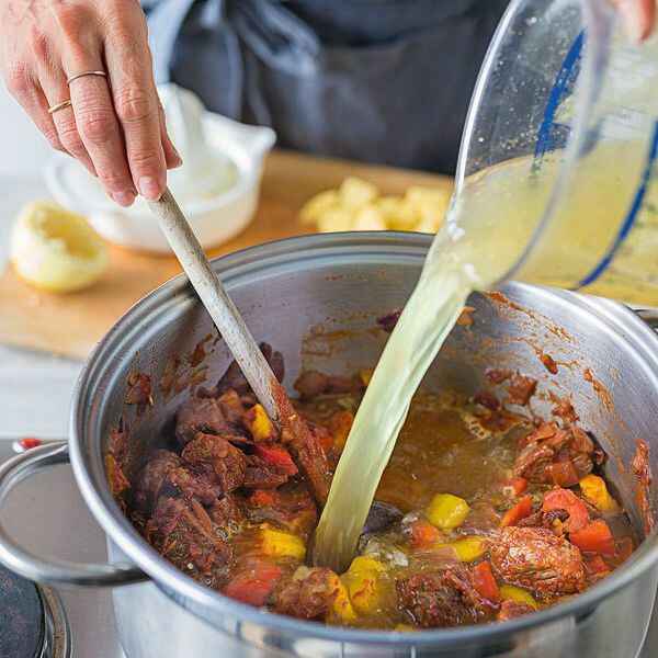 Einfache Gulaschsuppe mit Paprika Rezept | Küchengötter