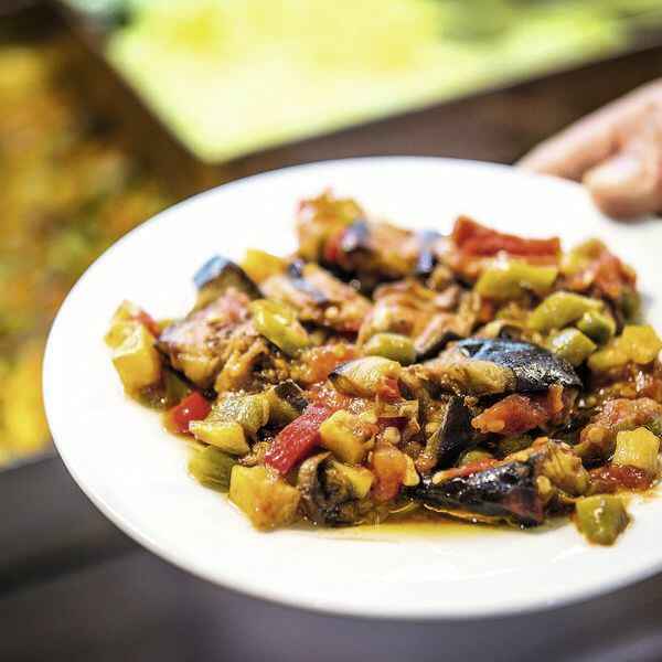 Scharfer Gemüsesalat – türkische Meze Rezept | Küchengötter