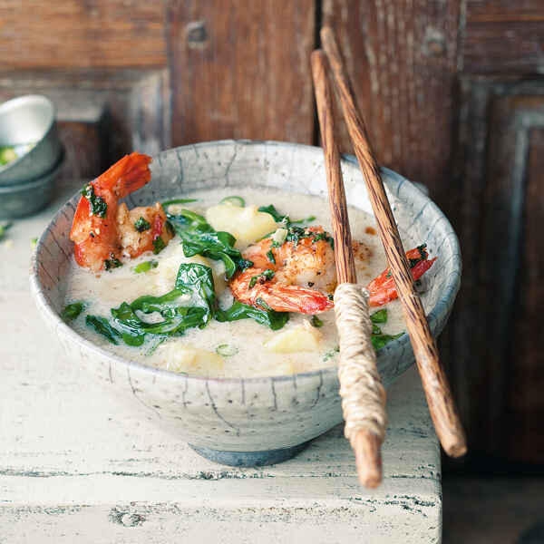 Spinat-Kokos-Suppe mit Garnelen Rezept | Küchengötter