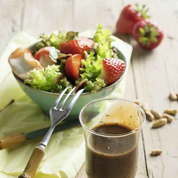 Honig-Balsamico-Dressing mit Sommersalat Rezept | Küchengötter