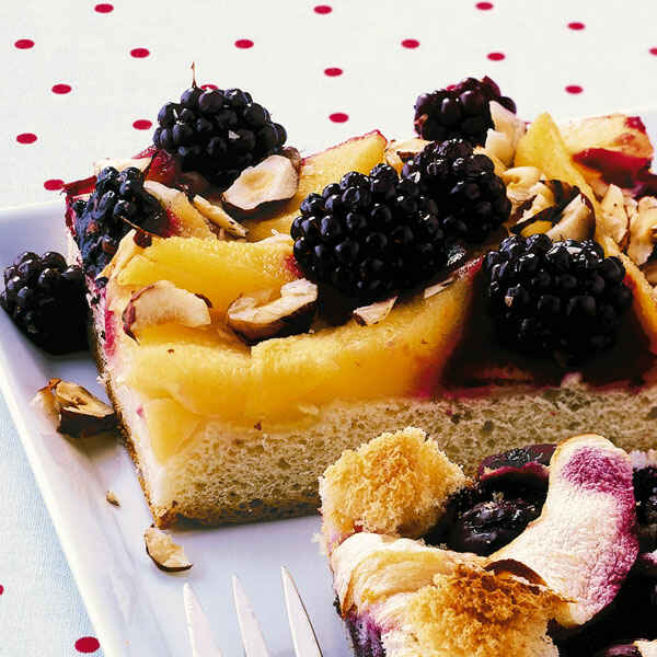 Quittenkuchen mit Brombeeren Rezept | Küchengötter