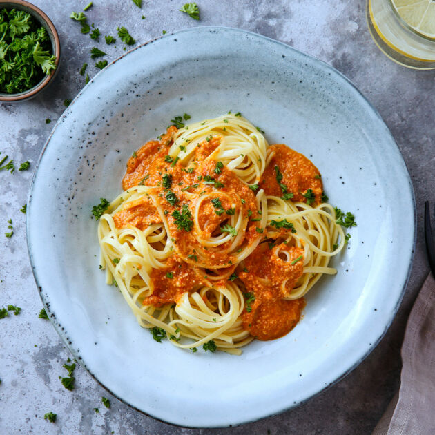 Nudeln mit veganer Paprika-Cashew-Sauce Rezept | Küchengötter