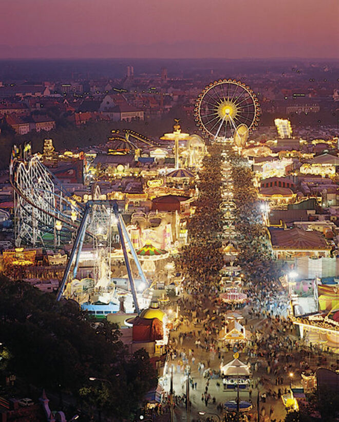 Oktoberfest München Nachtaufnahme Oktoberfest München Nachtaufnahme