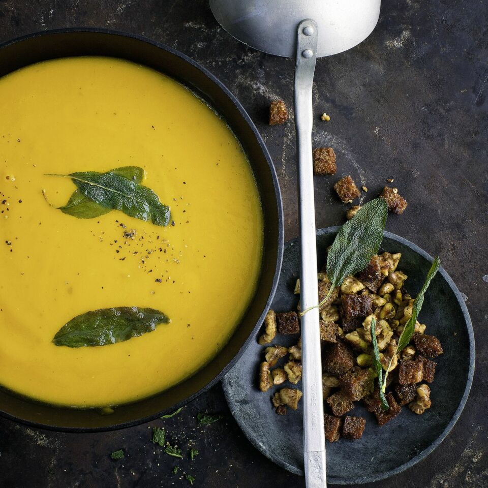 Slow Carb Kürbissuppe mit Crôutons Rezept | Küchengötter