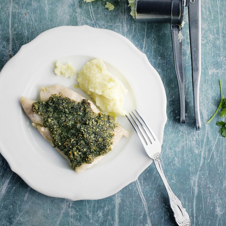 Kabeljau mit Kräuter-Nuss-Kruste und Kartoffel-Pastinaken-Püree Rezept ...