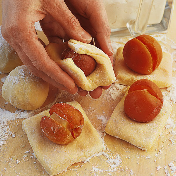 Marillenknödel mit Himbeermark