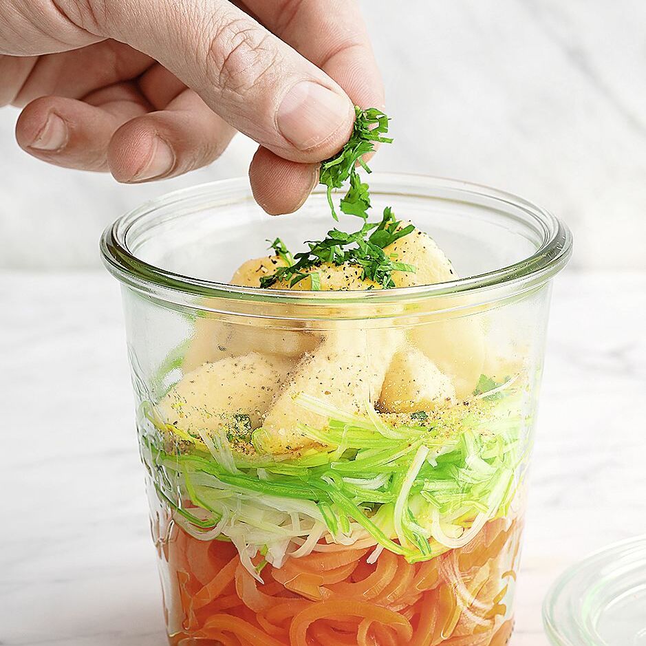 Gemüsesuppe mit Grießnocken im Glas Rezept | Küchengötter