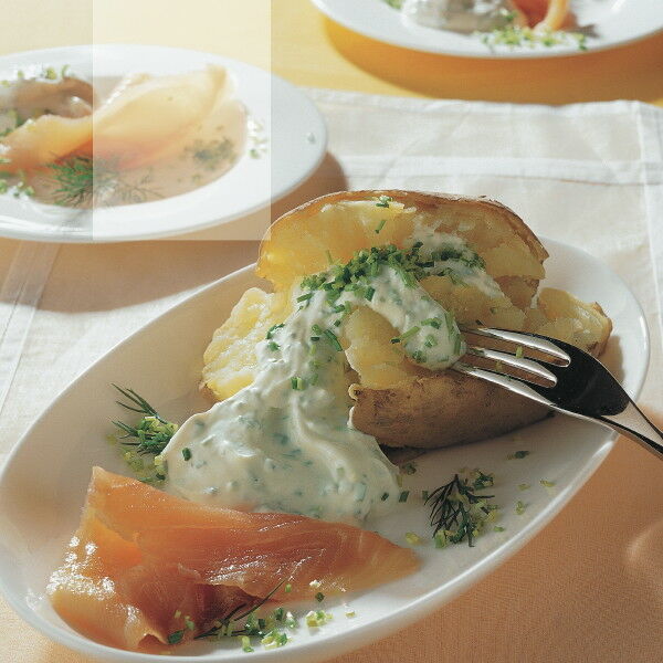 Pellkartoffeln mit Kräutercreme und Lachs Rezept | Küchengötter